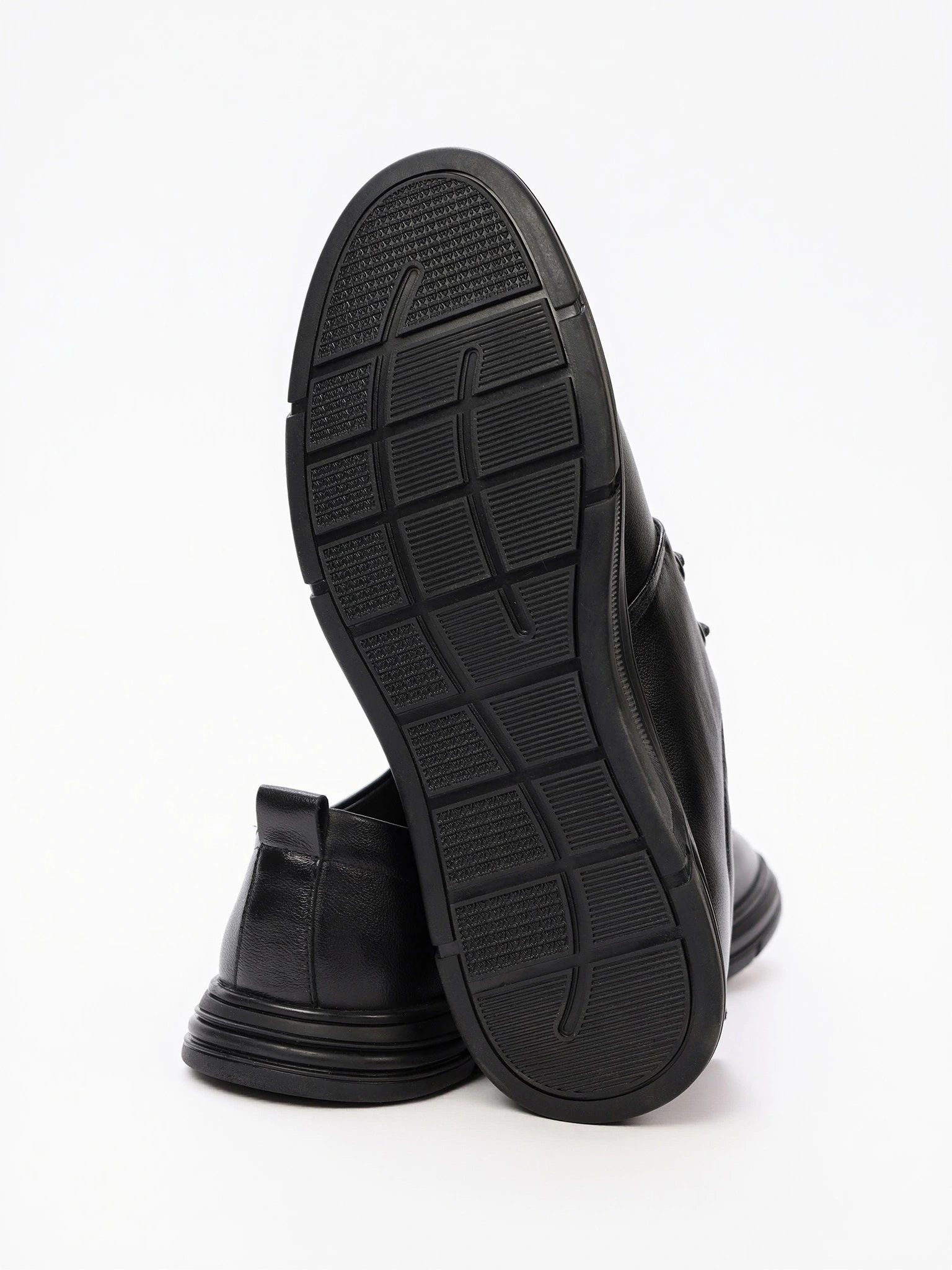 Туфли черного цвета со шнуровкой